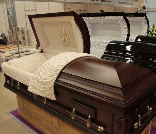 Гроб “Полированный” стандарт VIP